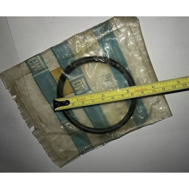 Genuine GM Part - No 562395 - GASKET - new in package - vintage discontinued vintage General Motors replacement Part - Auto Part - NOS