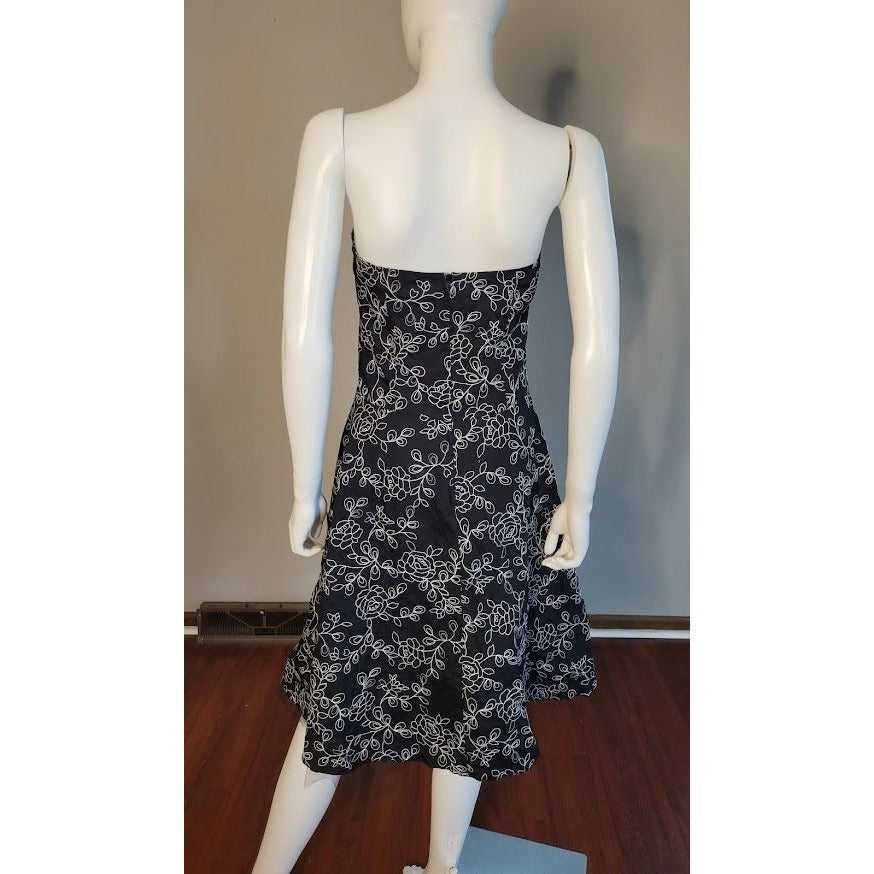 Womens black cocktail dress with pretty white embroidered floral lines - size Medium