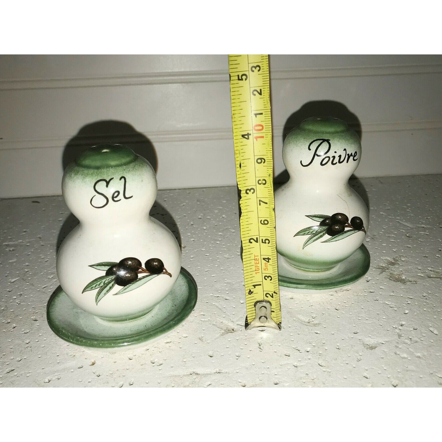 SEL and POIVRE Ceramic SALT AND PEPPER SHAKER SET  Olives Trays