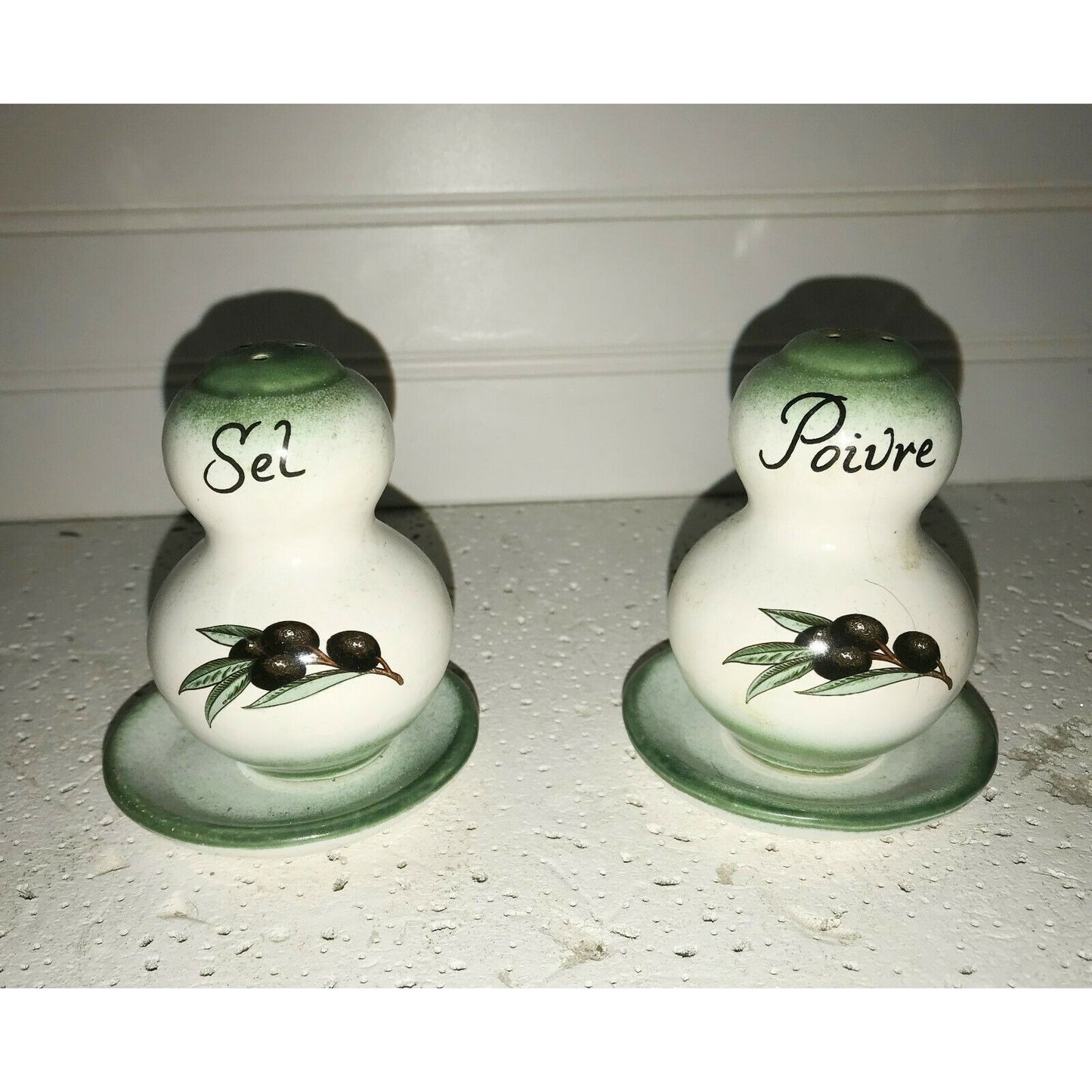 SEL and POIVRE Ceramic SALT AND PEPPER SHAKER SET  Olives Trays