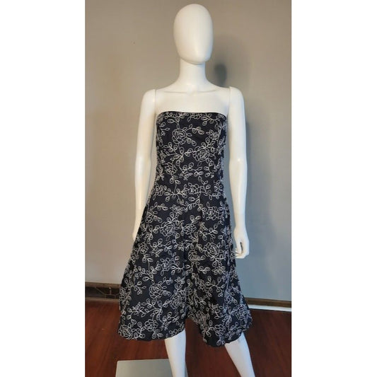 Womens black cocktail dress with pretty white embroidered floral lines - size Medium