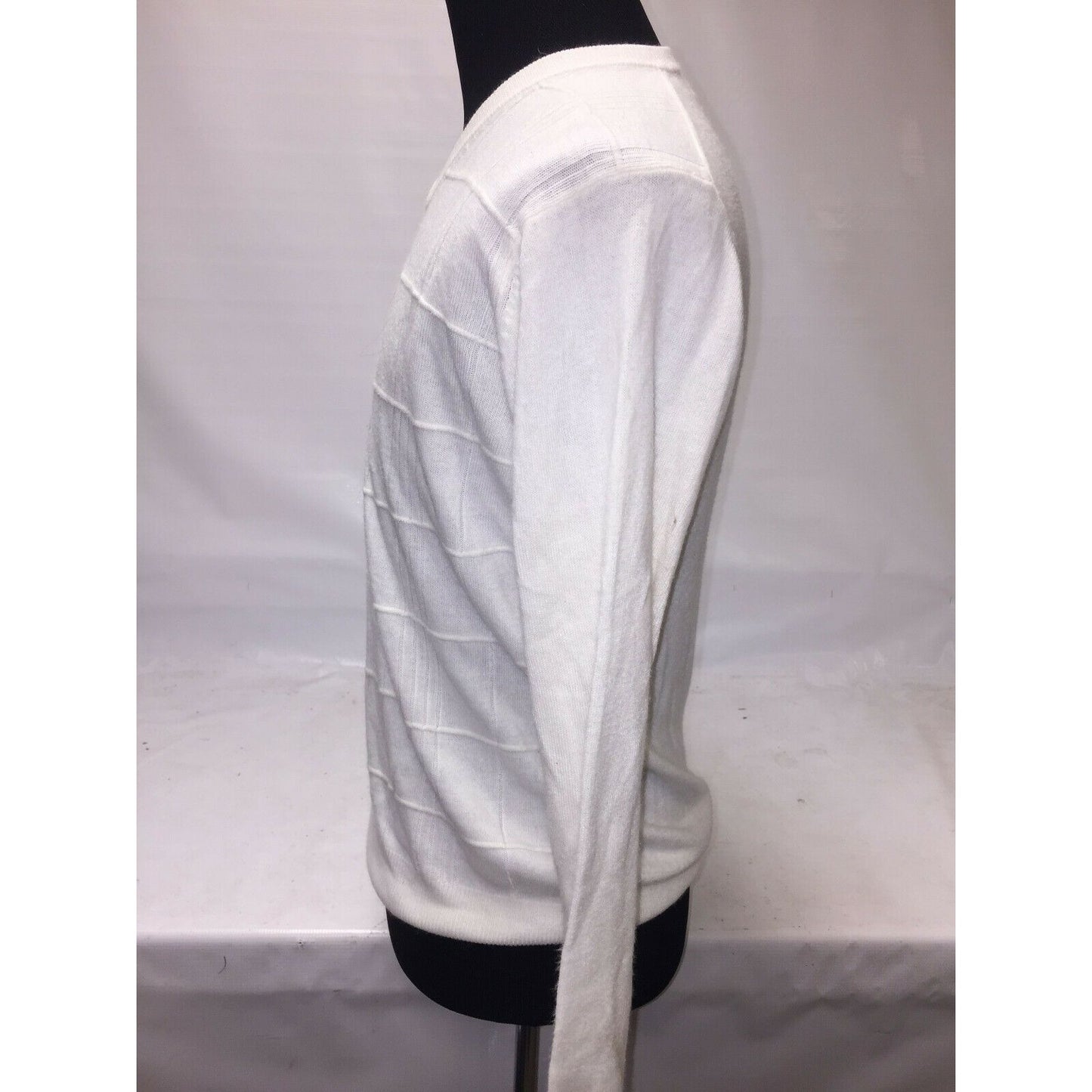 Men's DOCKERS White Ribbed SWEATER Size M (Medium) V Neck Collar