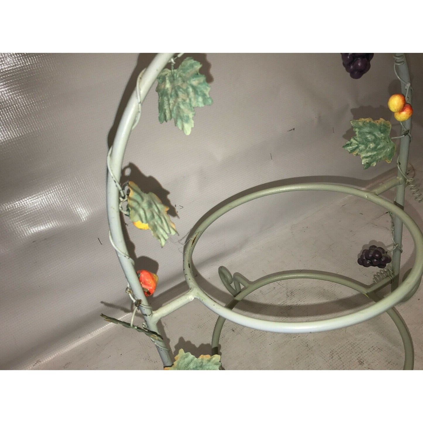 GRAPE VINE PLATE HOLDER Green Coated Metal Wire Picnic Buffet