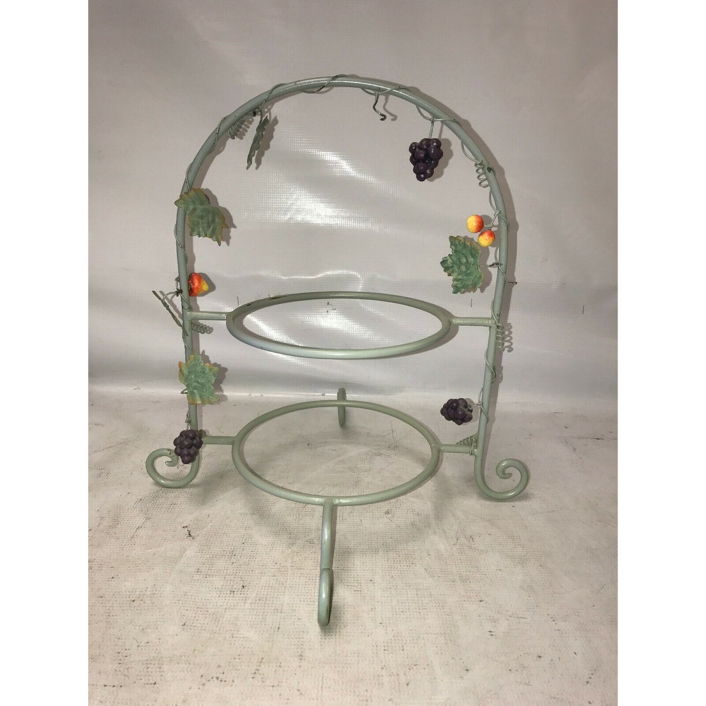 GRAPE VINE PLATE HOLDER Green Coated Metal Wire Picnic Buffet