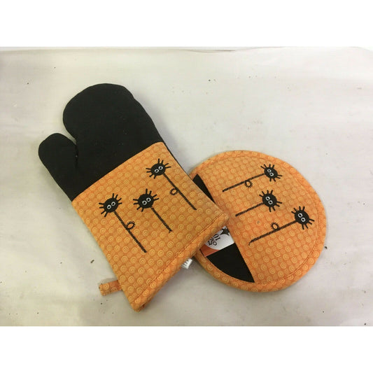 HALLOWEEN Oven Mitt  Set - Orange & Black w Cute Little Spiders