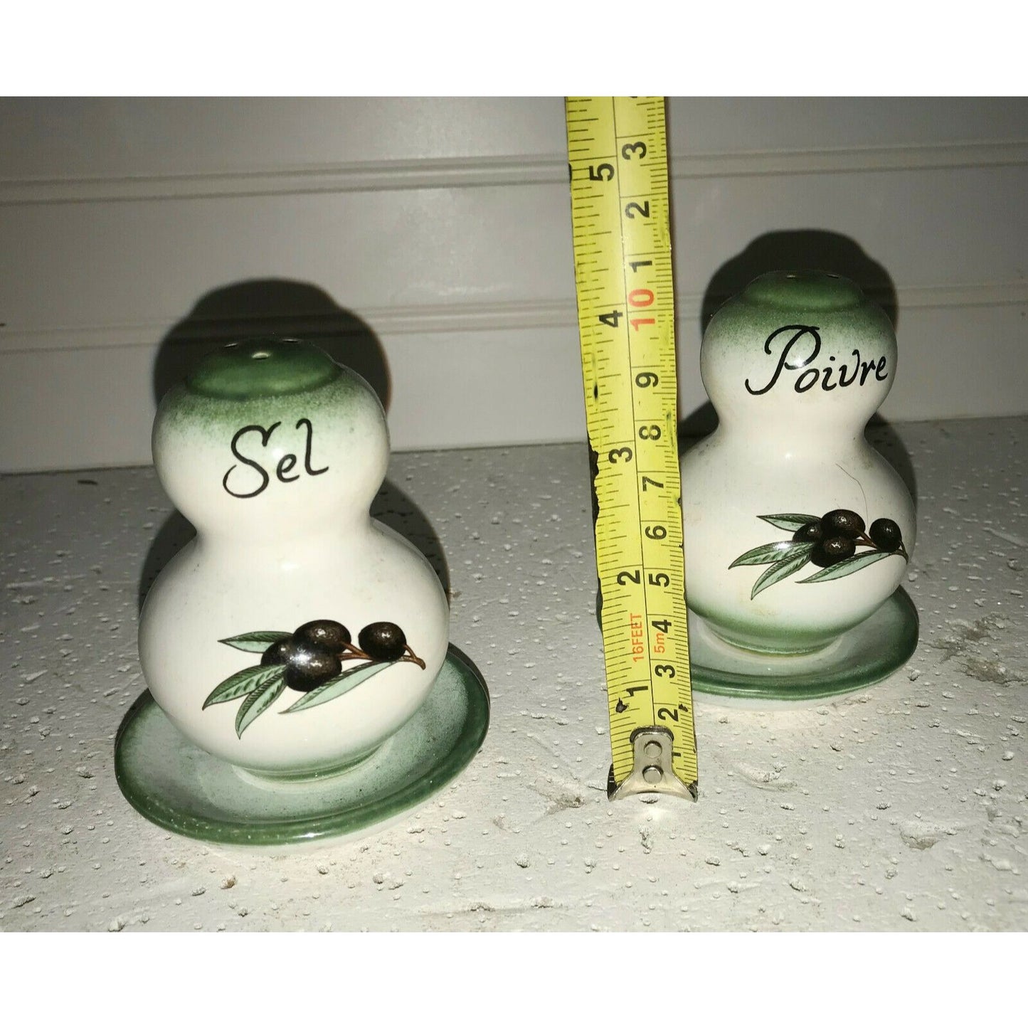 SEL and POIVRE Ceramic SALT AND PEPPER SHAKER SET  Olives Trays