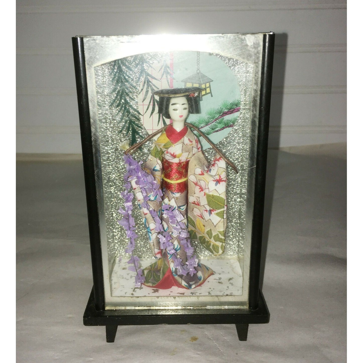 Japanese GEISHA DOLL in Kimono, 7"  BEAUTIFUL! Wooden Glass Case