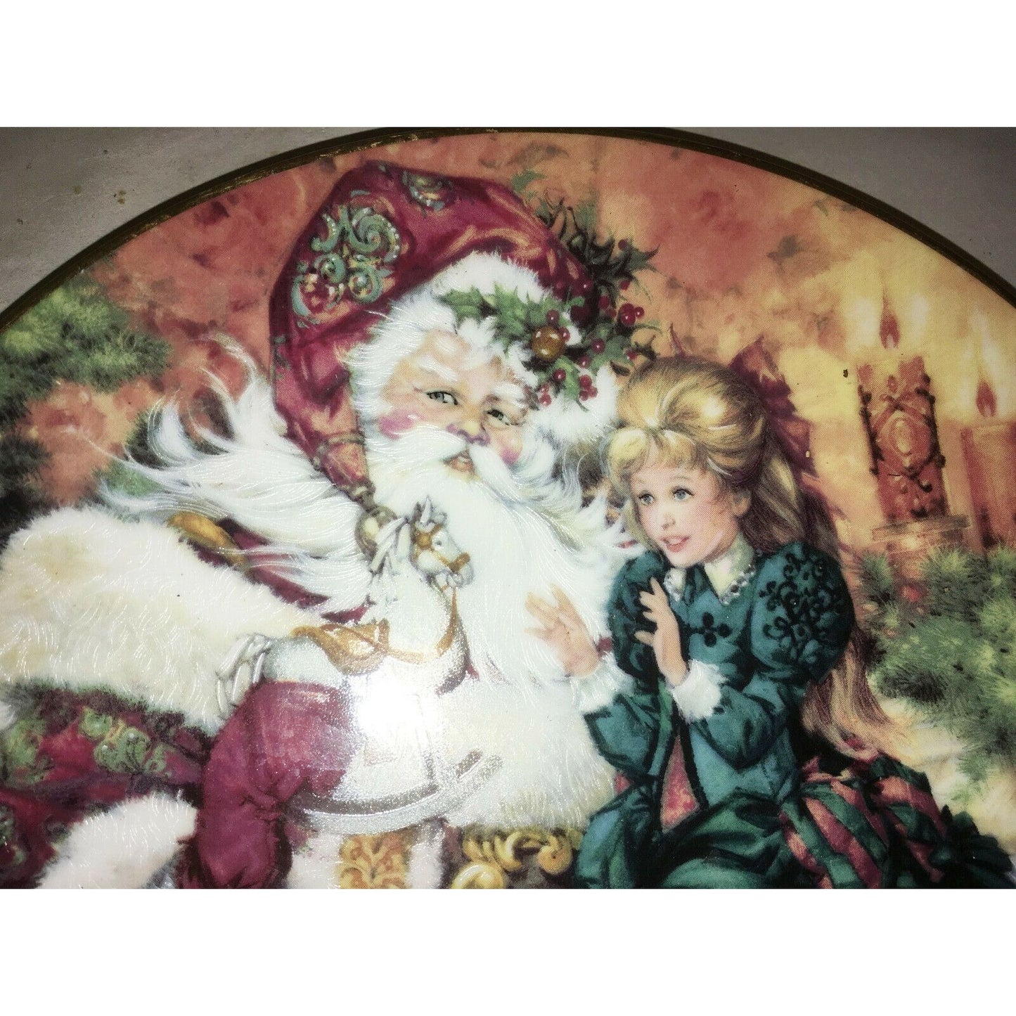 AVON Collectible CHRISTMAS Plate 1994 OLDE TIME SANTA CLAUS  8 1/4