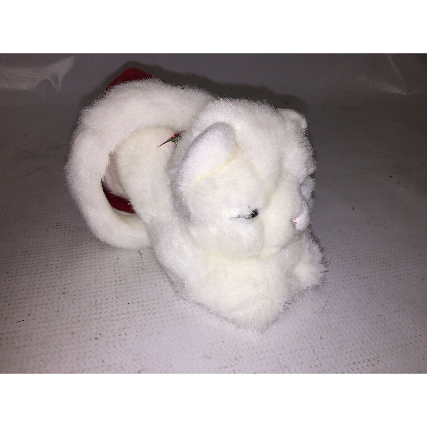 RUSS BERRIE & CO PLUSH KITTEN SLEEPING IN CHRISTMAS SANTA HAT