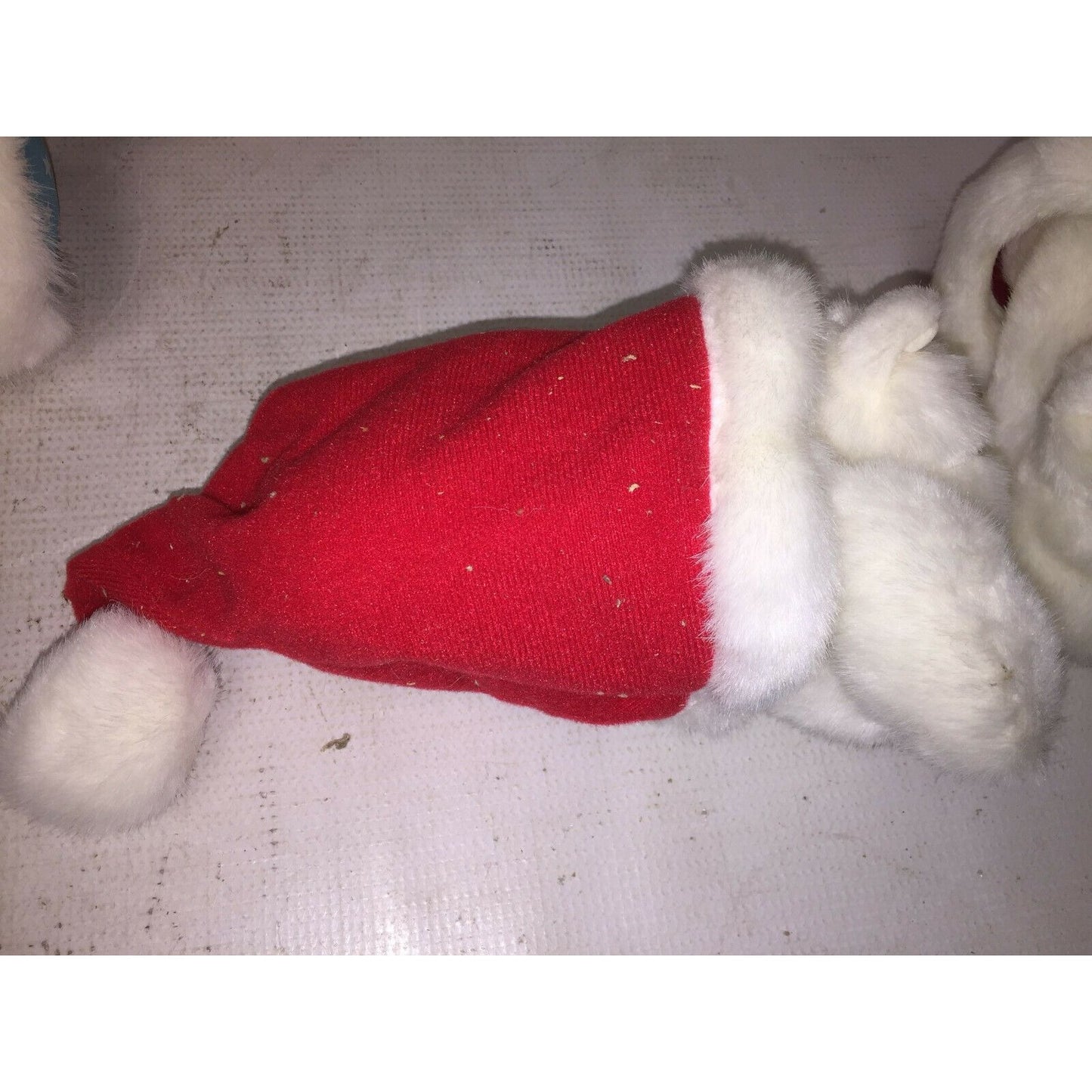 RUSS BERRIE & CO PLUSH KITTEN SLEEPING IN CHRISTMAS SANTA HAT