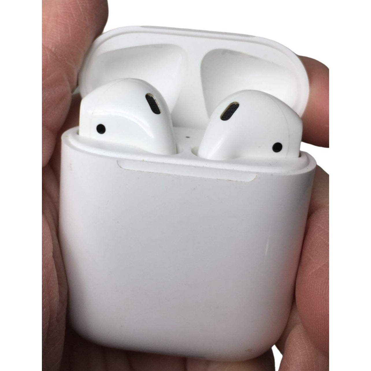 AirPods with Charging Case Item# MV7N2AM/A - Like New