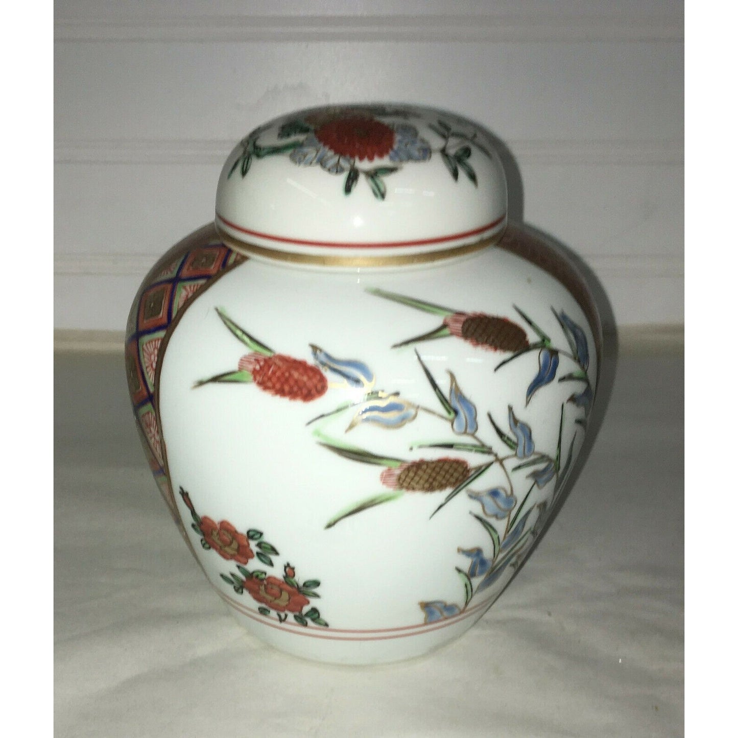 Vintage GOLD IMARI Flower Pattern Porcelain Ginger Jar Vase & Lid