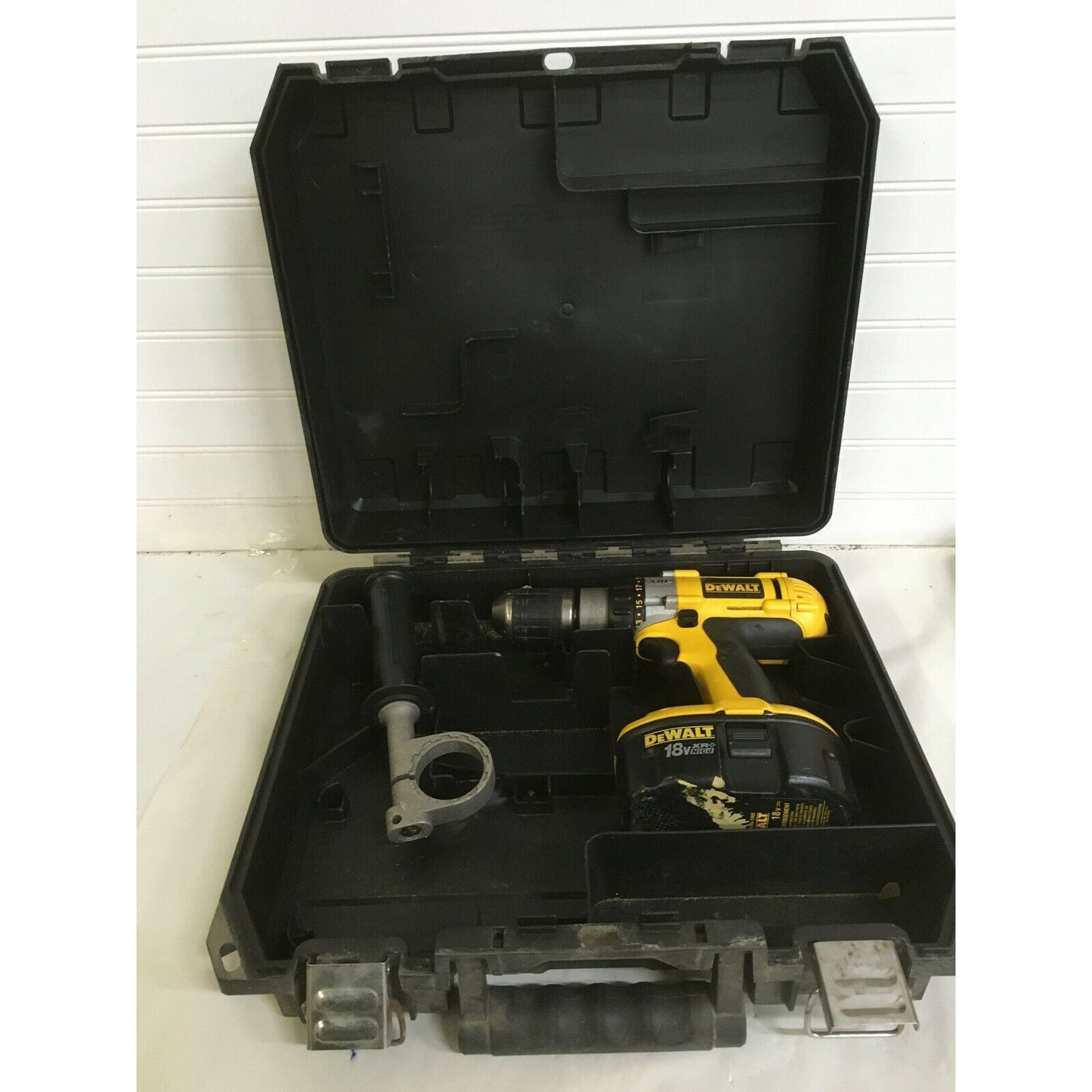 Dewalt DCD920 14.4V Volt Cordless Drill/ Driver W Battery + Case