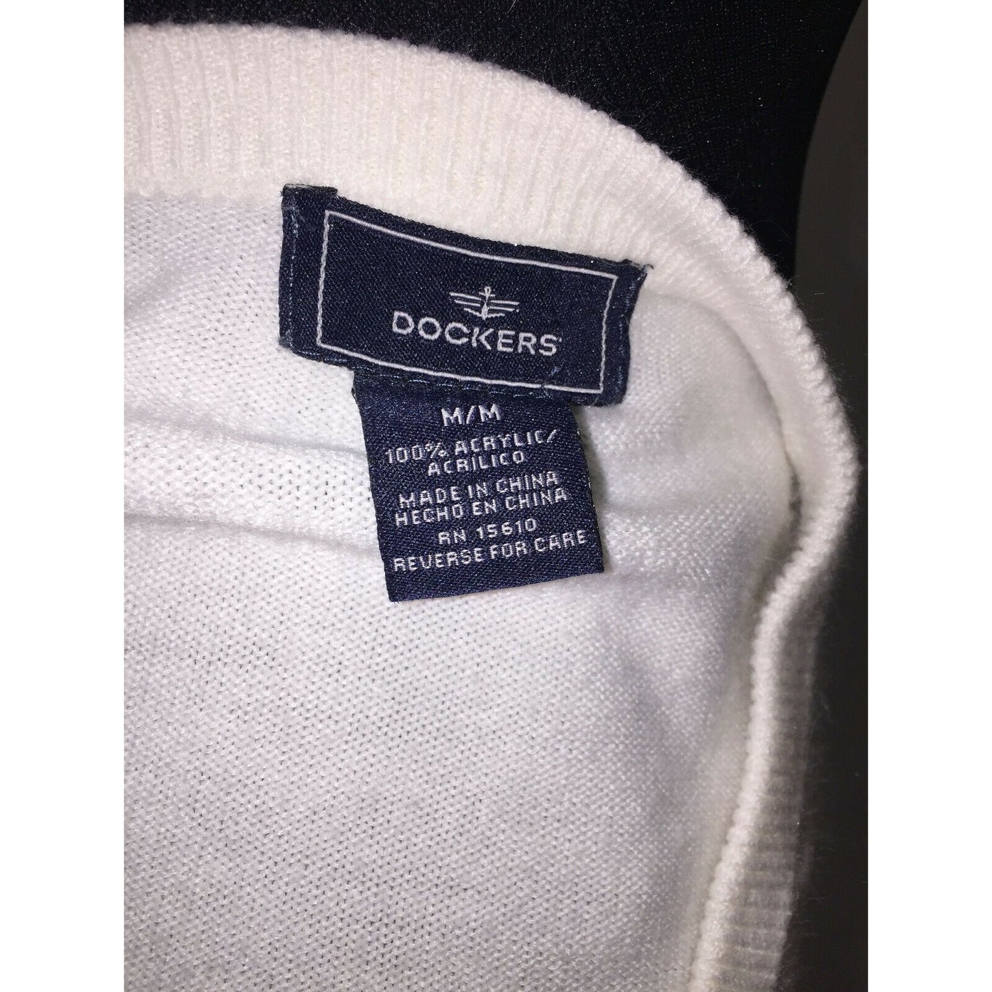 Men's DOCKERS White Ribbed SWEATER Size M (Medium) V Neck Collar